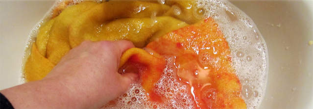 rinsing food dye from felted wool